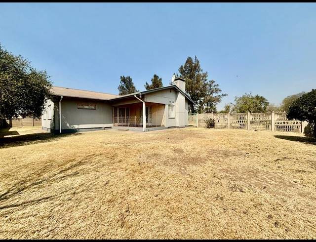 3 BEDROOM HOUSE FOR SALE IN VANDERBIJLPARK CW 4